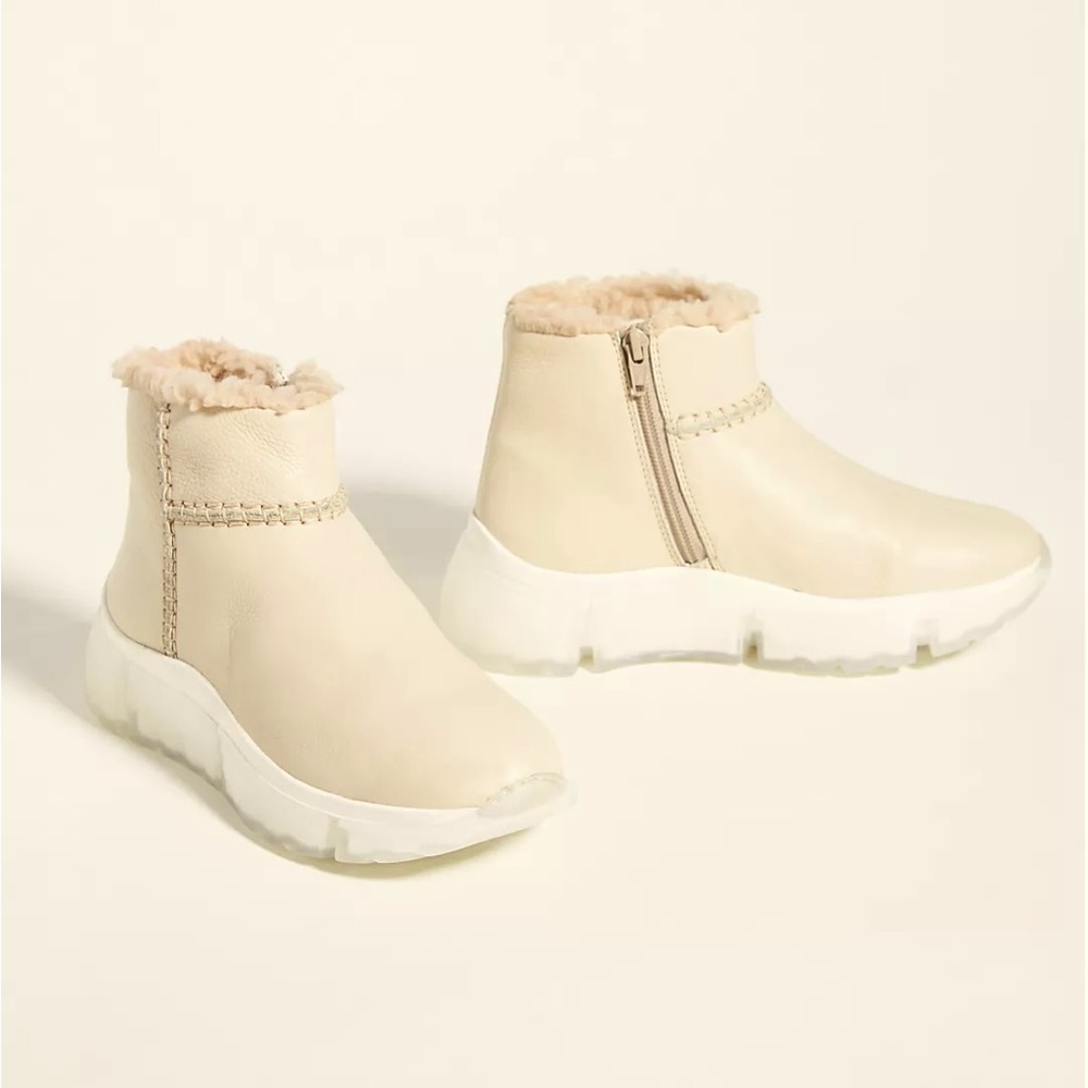 NIB Seychelles Winded Leather Bootie
Size: 8